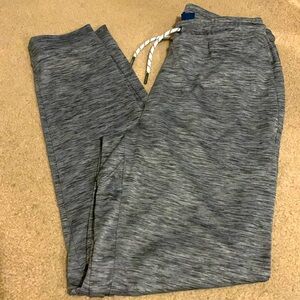 Boys Vineyard Vines Joggers size XL (18)